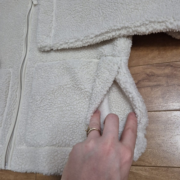 H&M Women’s Neutral Minimalist Cream Teddy Fleece Full-Zip Jacket – Size Medium - Picture 3 of 5